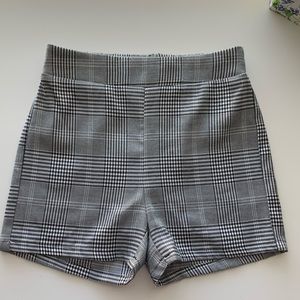 Girls XS White Fawn plaid shorts